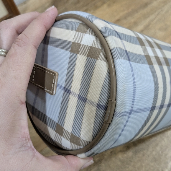 Burberry Barrel Bag - Picture 5 of 16